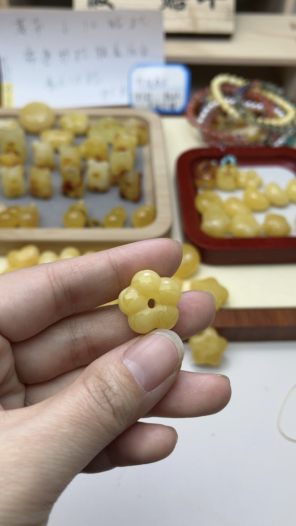 上新天然蜜蜡五瓣花，卡17.9✖️8.4