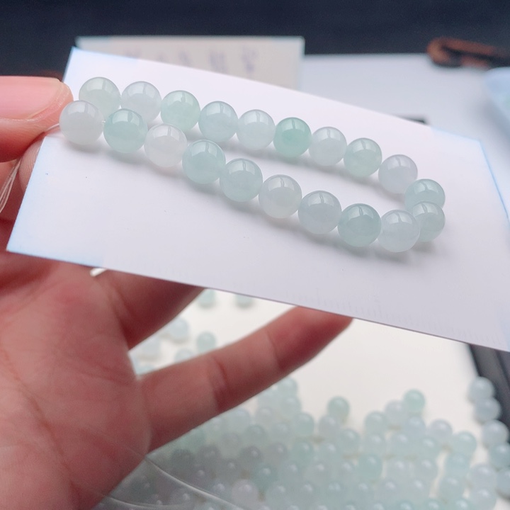 ****翡翠未镶嵌手链多样性