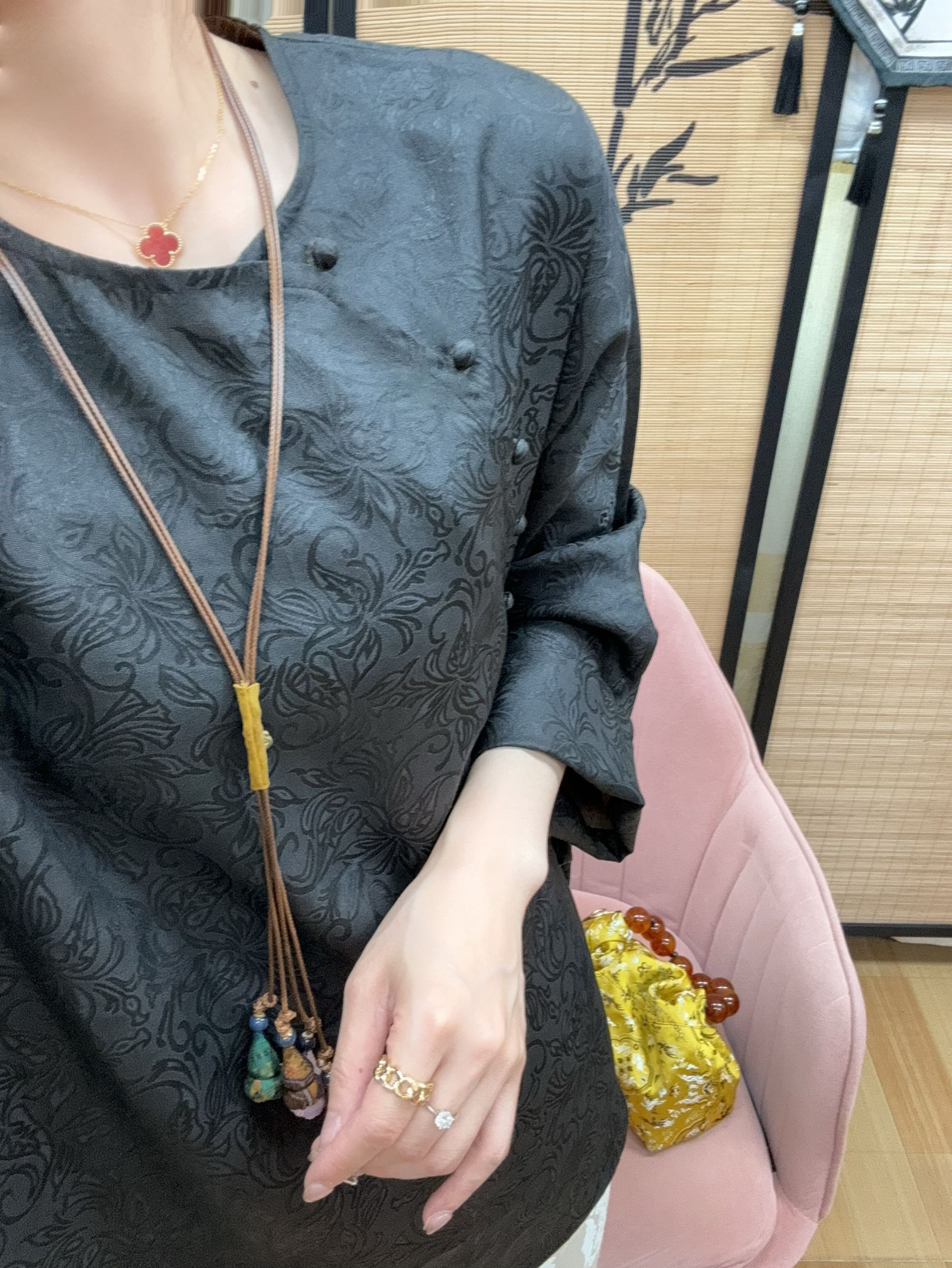 宋墨100桑蚕丝全孔罗老料提花五福包扣飘带款毛衫上衣