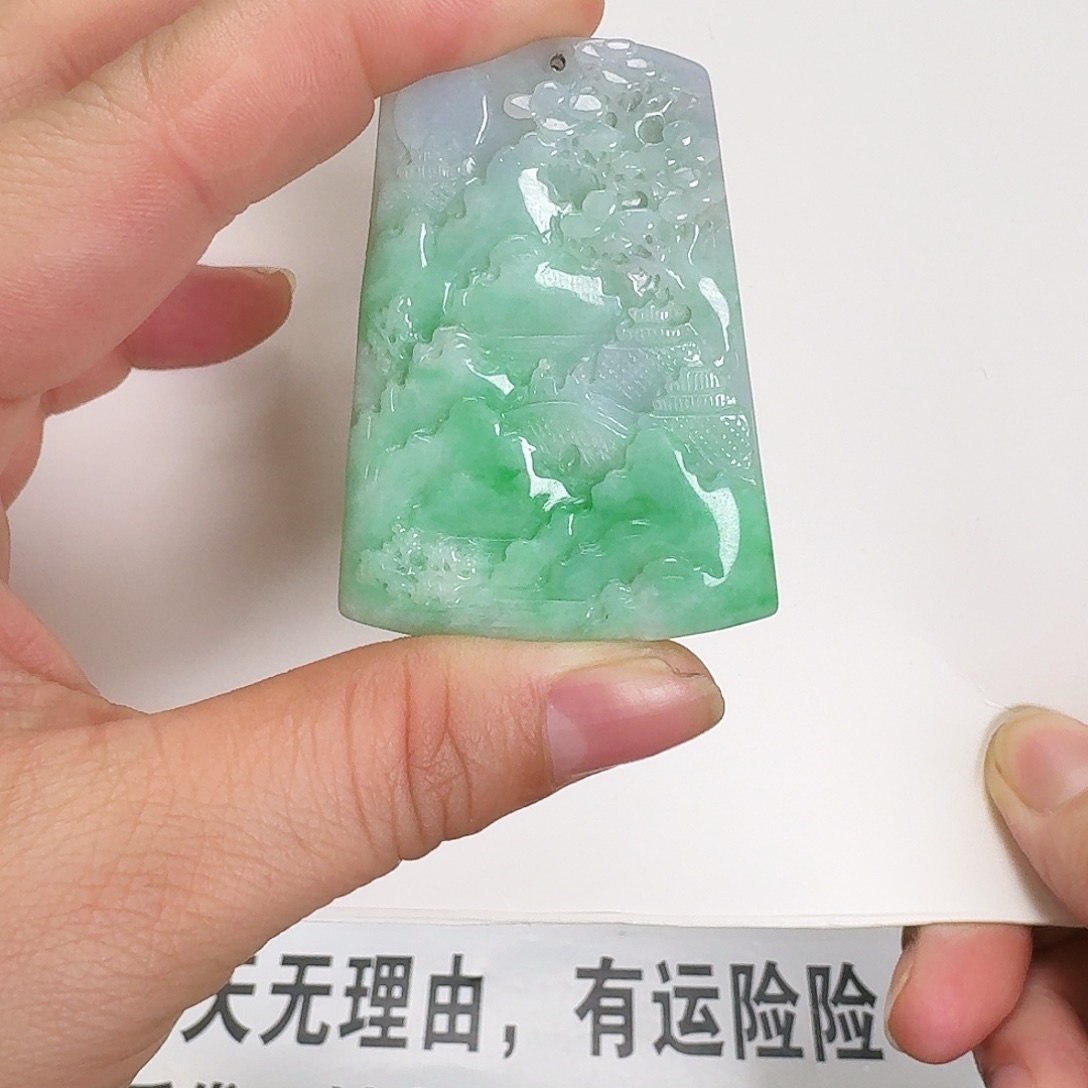 翡翠颈饰未镶嵌蓝**?山水牌