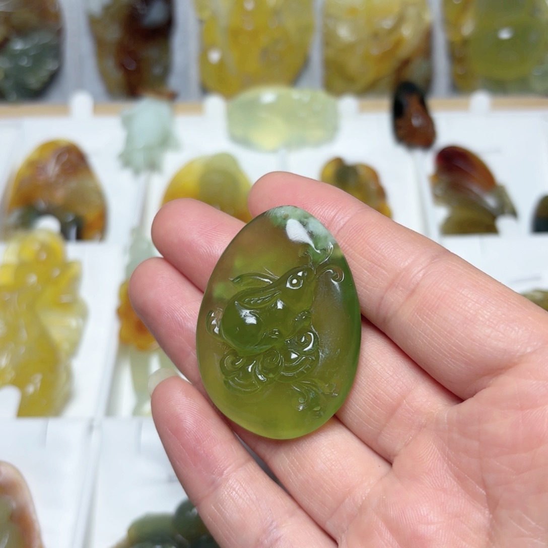 未镶嵌蛇纹石玉吊坠(不含链)