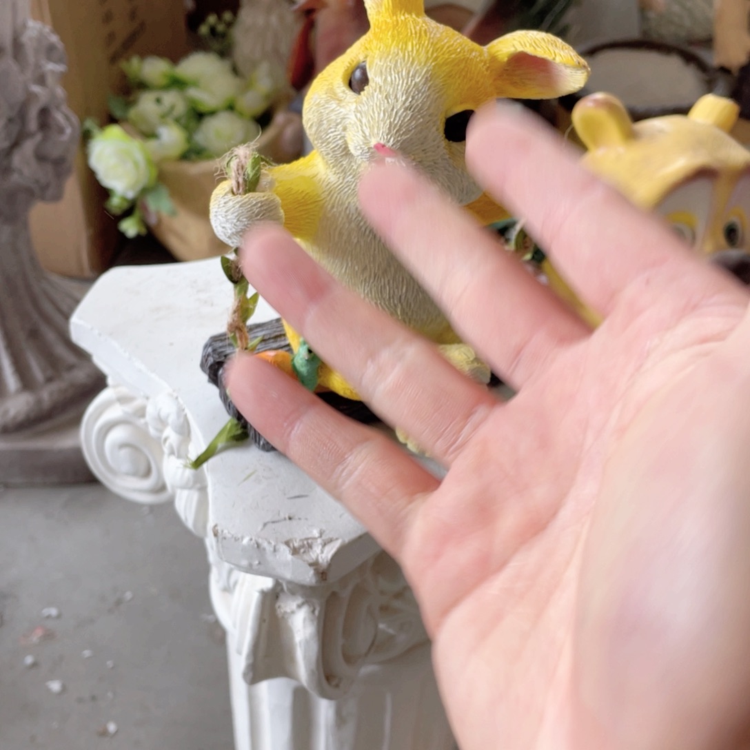 【闪购商品】树脂秋千兔子摆件