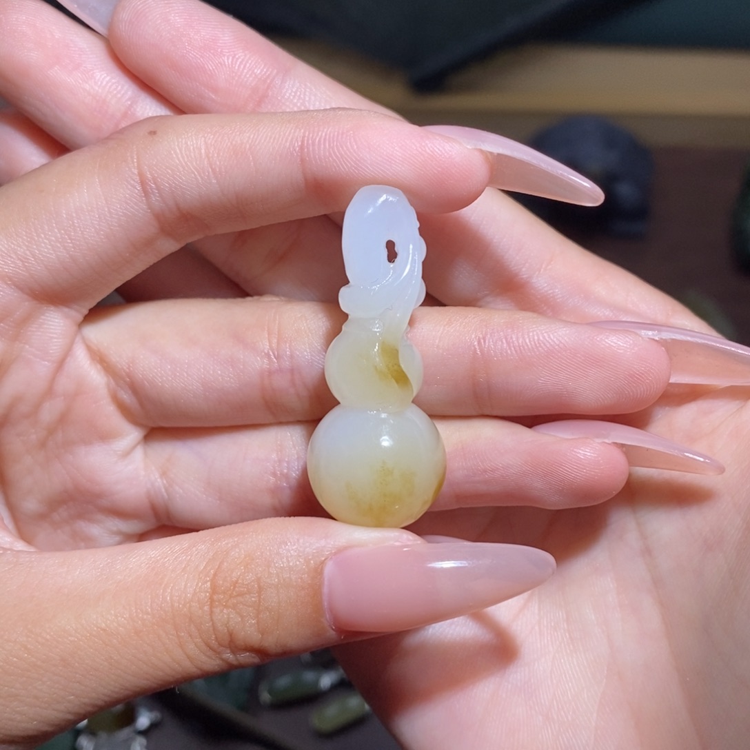 *****和田玉未镶嵌颈饰