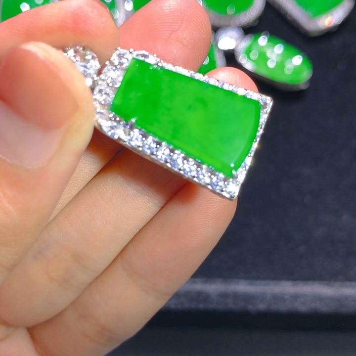 翡翠银S925镶嵌颈饰一个