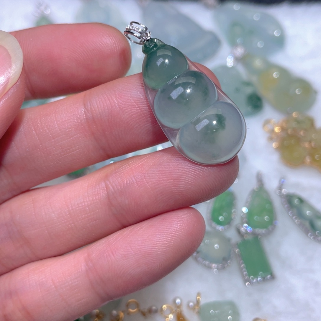 翡翠18K金镶嵌颈饰翡翠