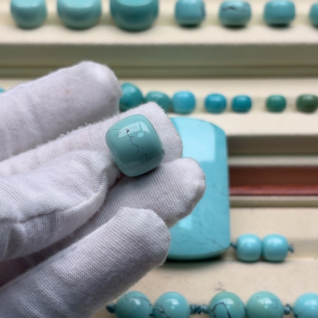 邱***多绿松石未镶嵌珠宝奇石