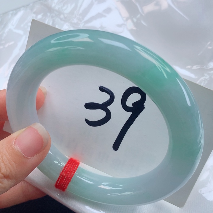 翡翠手镯（圆镯）未镶嵌高货微瑕