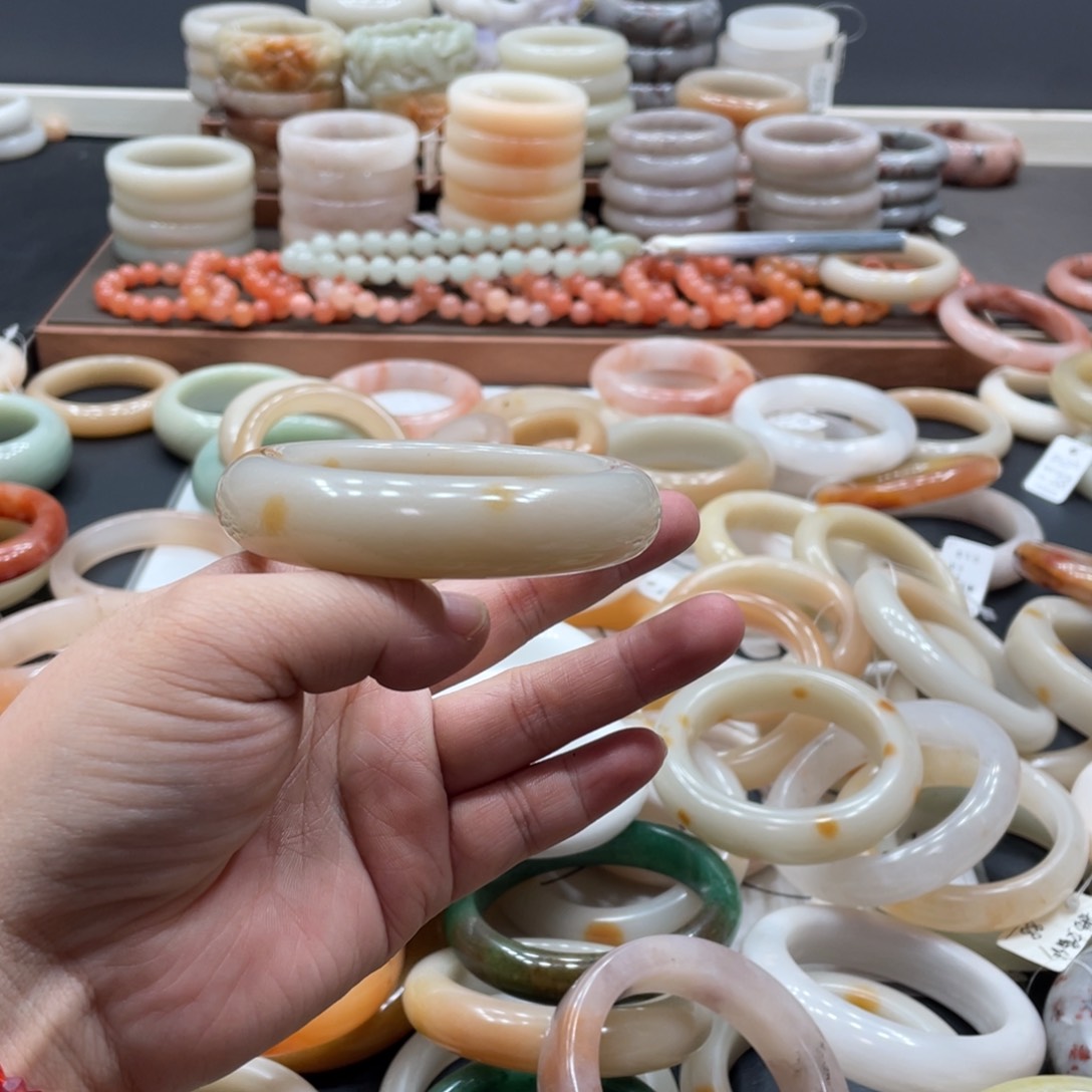 石英质玉手镯未镶嵌无**欢