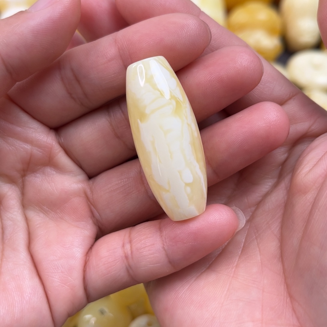 琥珀裸石未镶嵌枣珠