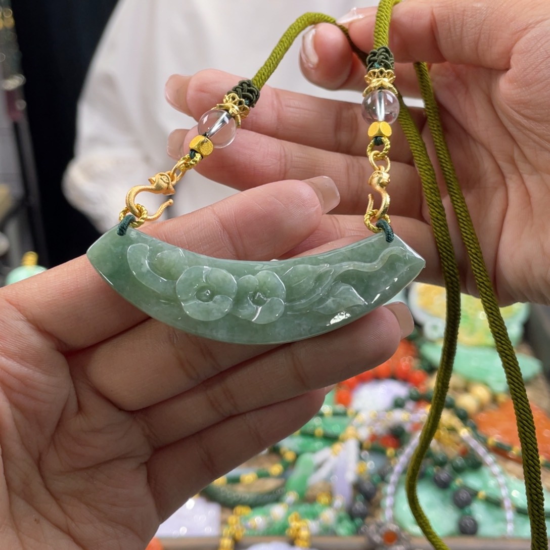 翡翠颈饰未镶嵌代编织