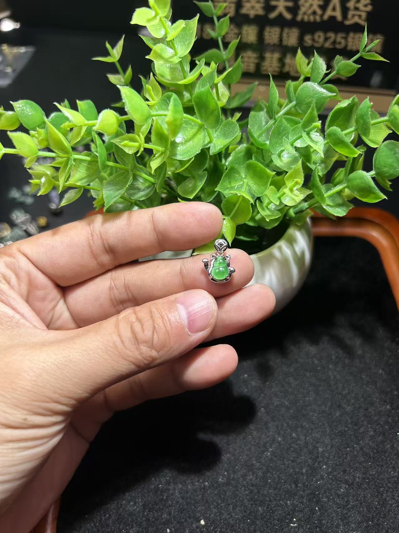 A货翡翠满绿葫芦小猫吊坠