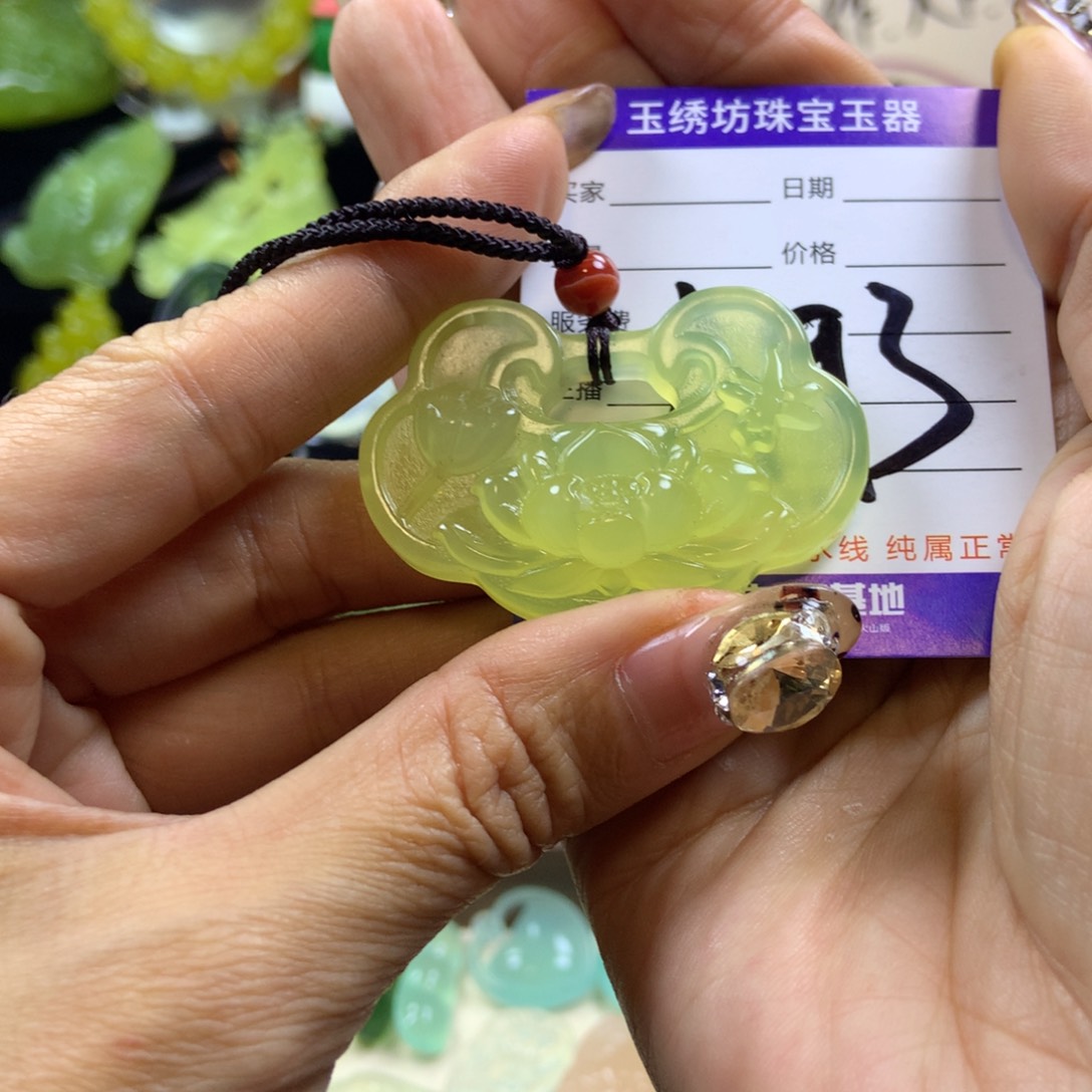 【闪购商品】蛇纹石玉颈饰未镶嵌