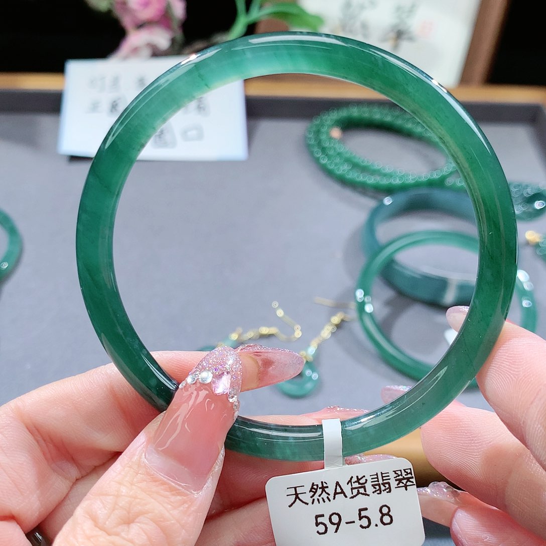 翡翠手镯（圆镯）未镶嵌