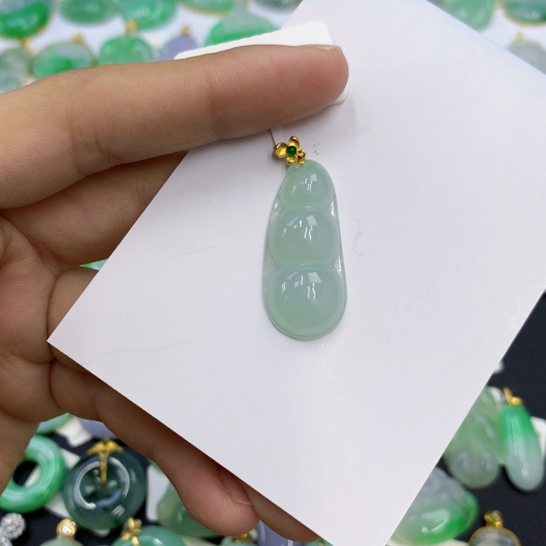 翡翠18K金镶嵌颈饰翡翠