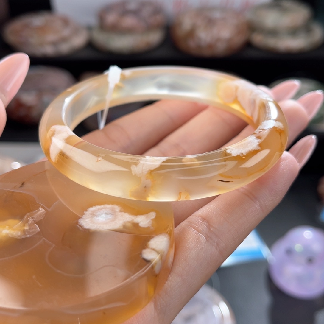 石英质玉手镯未镶嵌56