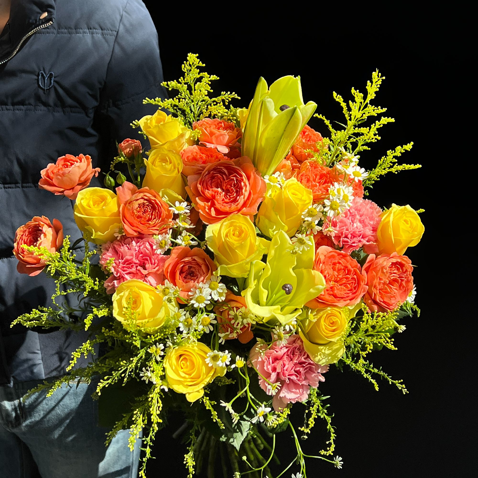 【宠粉福利】【黄金万两】黄玫瑰+百合+康乃馨+果汁+洋甘菊+配草