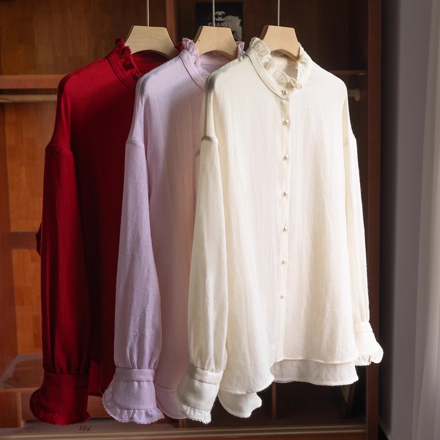 ～纯，CHAO值 不挑人+万能百搭~100羊毛花边立领花袖衬衫MP402