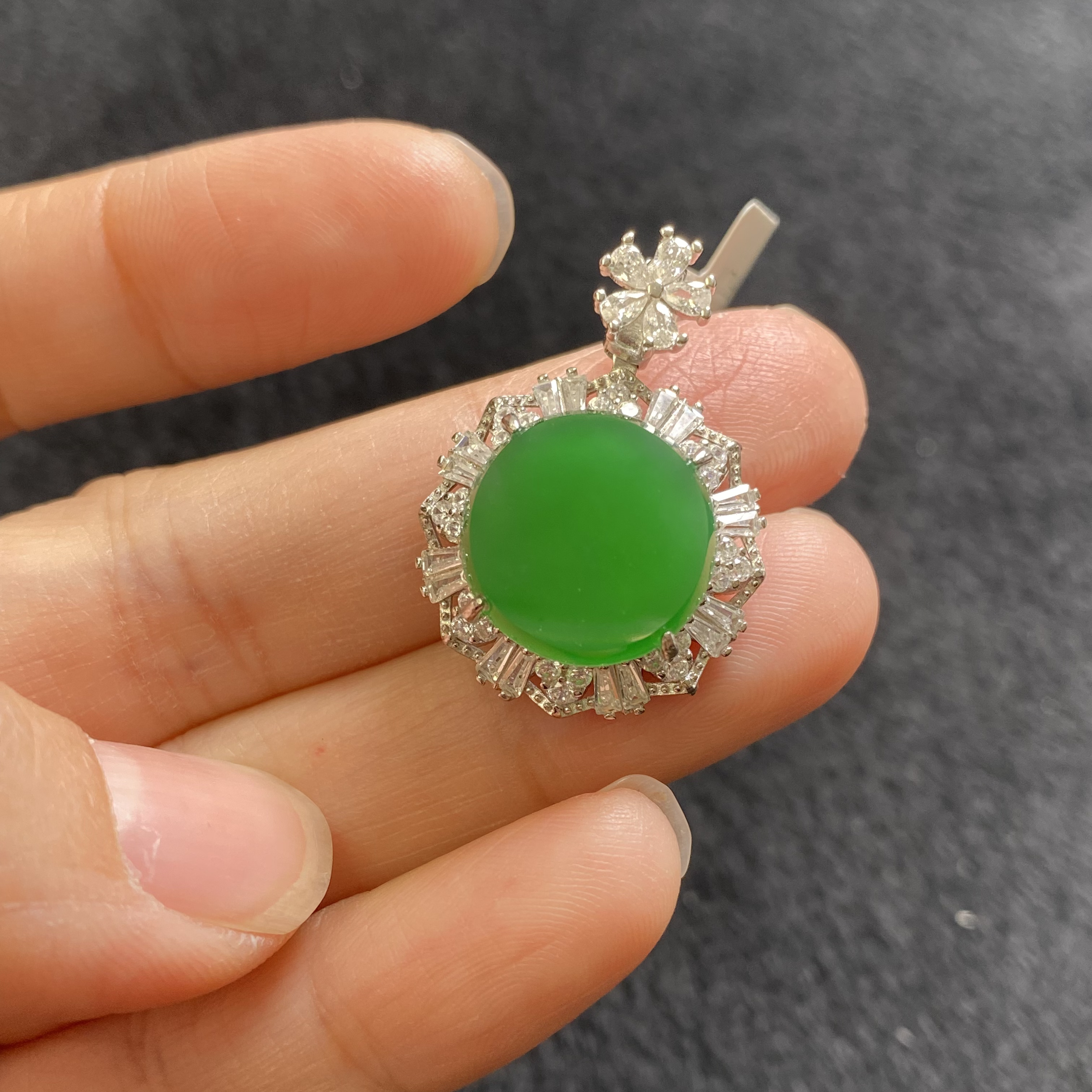 危料专卖天然翡翠A货圆牌吊坠