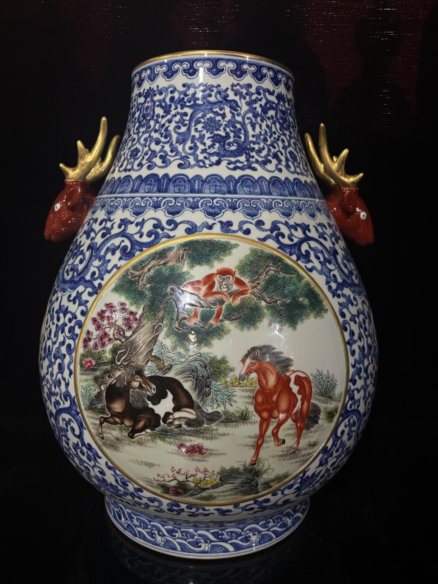 青花鹿头尊瓷器摆件