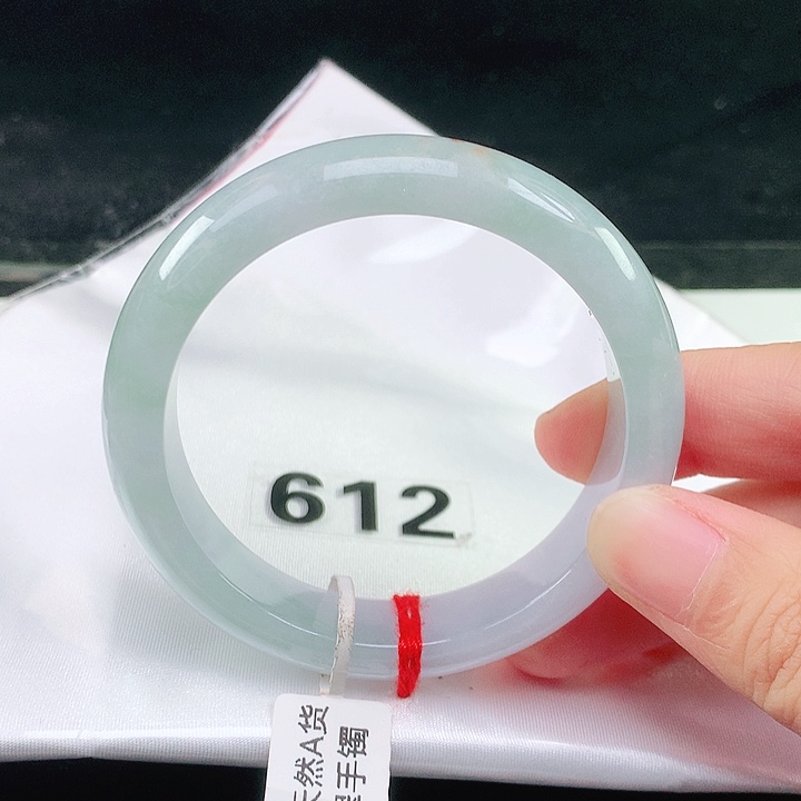 未镶嵌手镯翡翠翡翠手镯￼