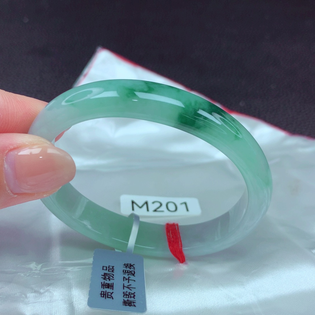 翡翠手镯未镶嵌手镯88