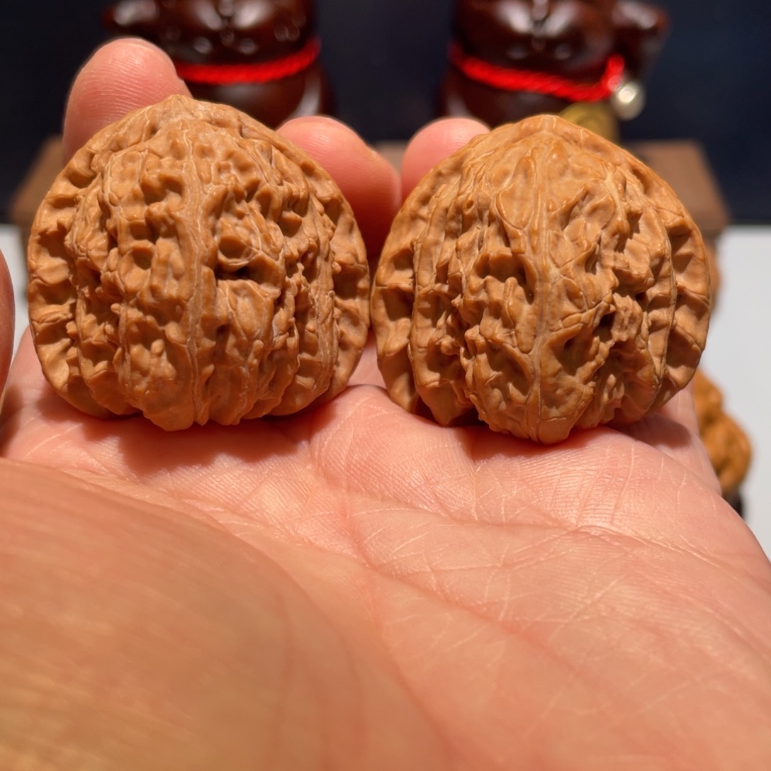 文玩核桃把件三角白38全品