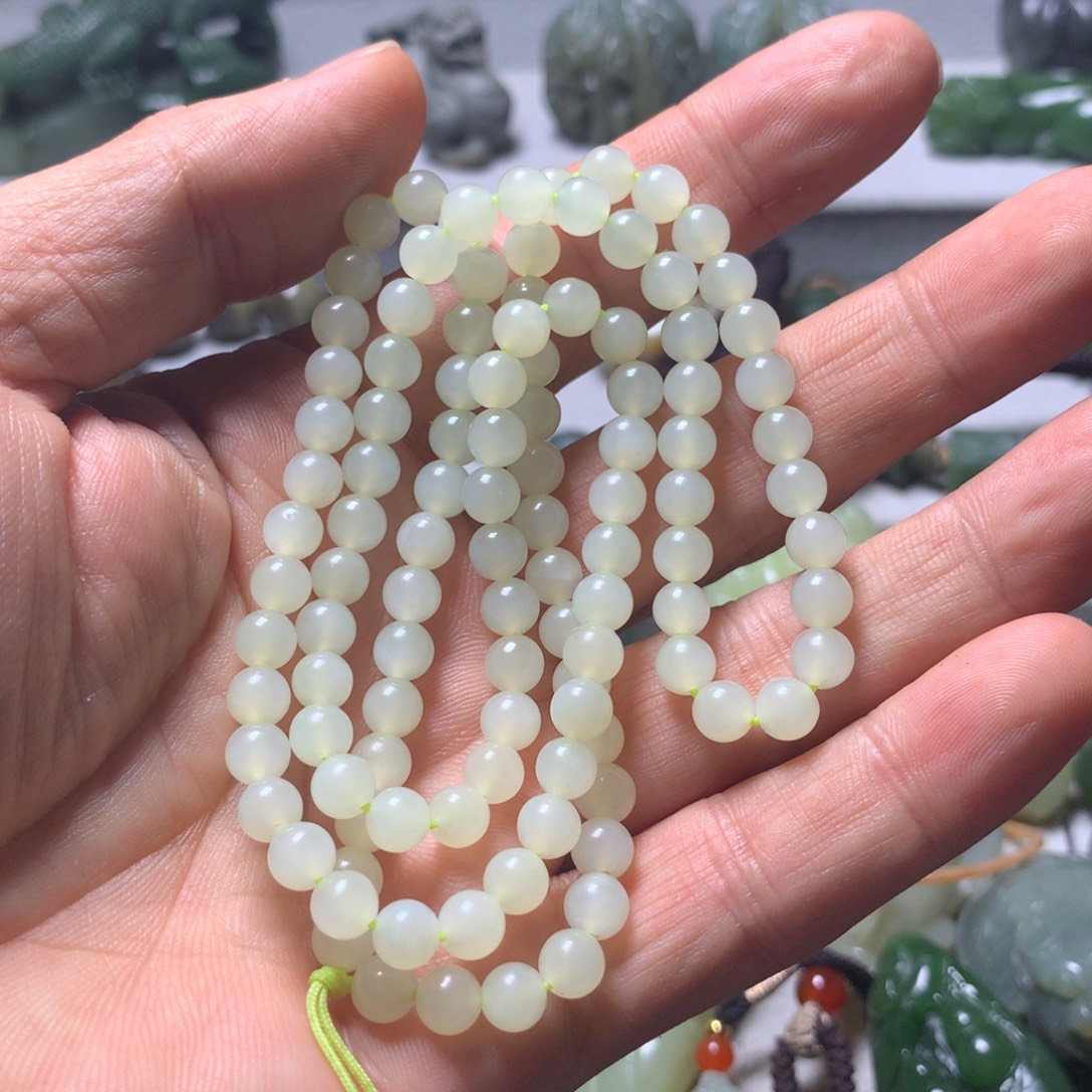 张***猛和田玉未镶嵌颈饰