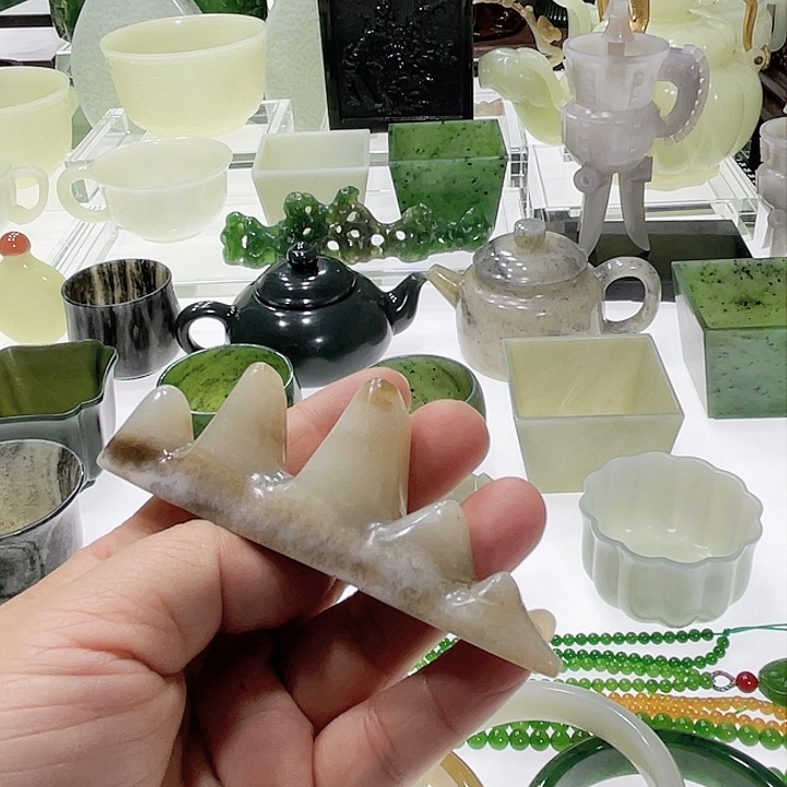 和田玉挂件未镶嵌胡**为