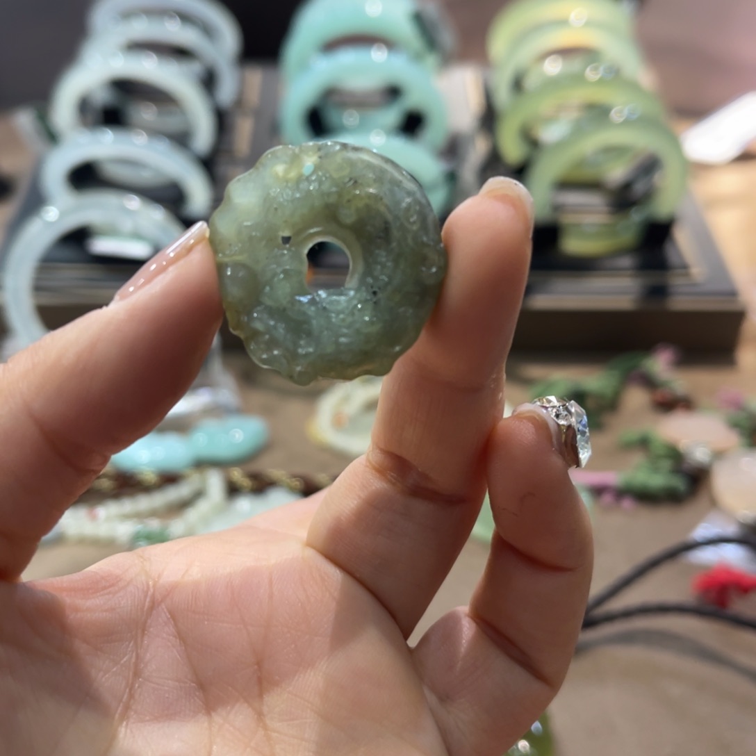 岫玉手镯未镶嵌手镯