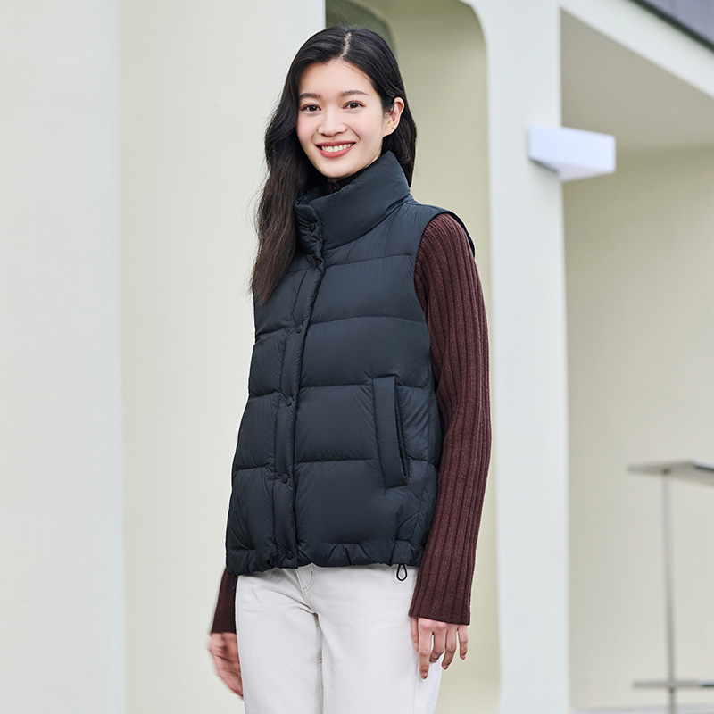 坦博尔新款欧若风短款羽绒马甲女纯色休闲百搭冬季保暖羽绒服006