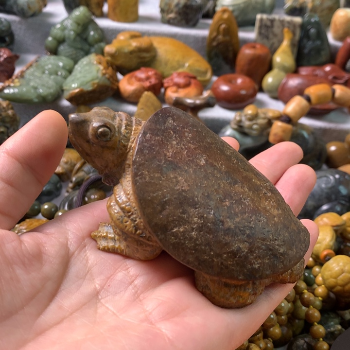 未镶嵌岫岩河磨玉（透闪石质玉）把件