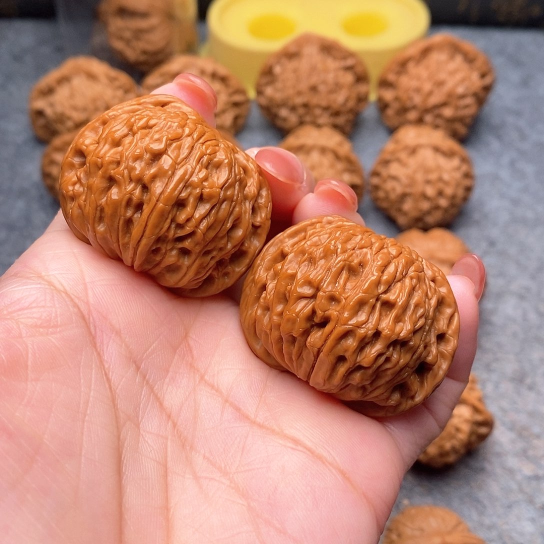 文玩核桃把件长**业精品红皮磨盘狮子头41全品