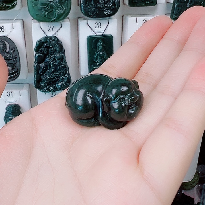蛇纹石玉颈饰未镶嵌