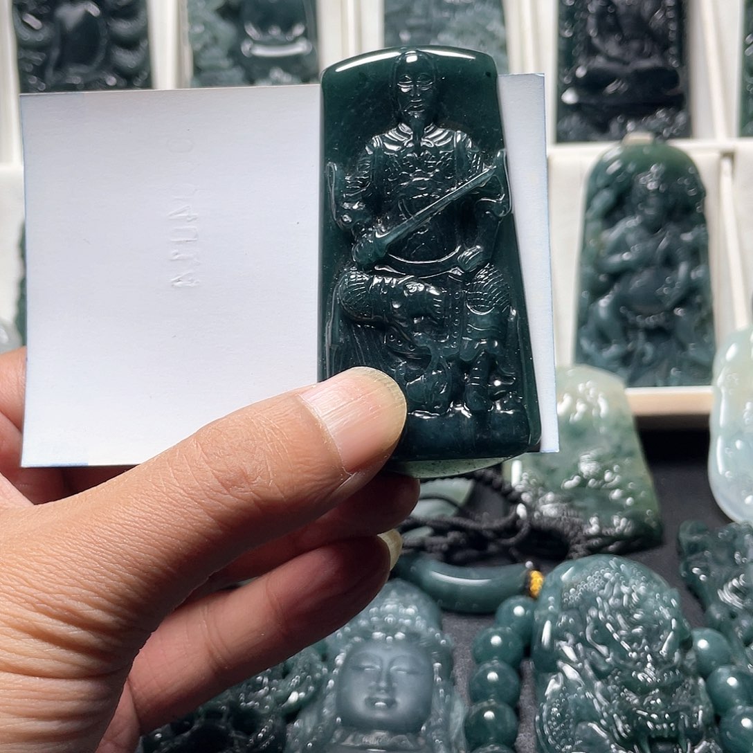 翡翠未镶嵌颈饰真武大帝