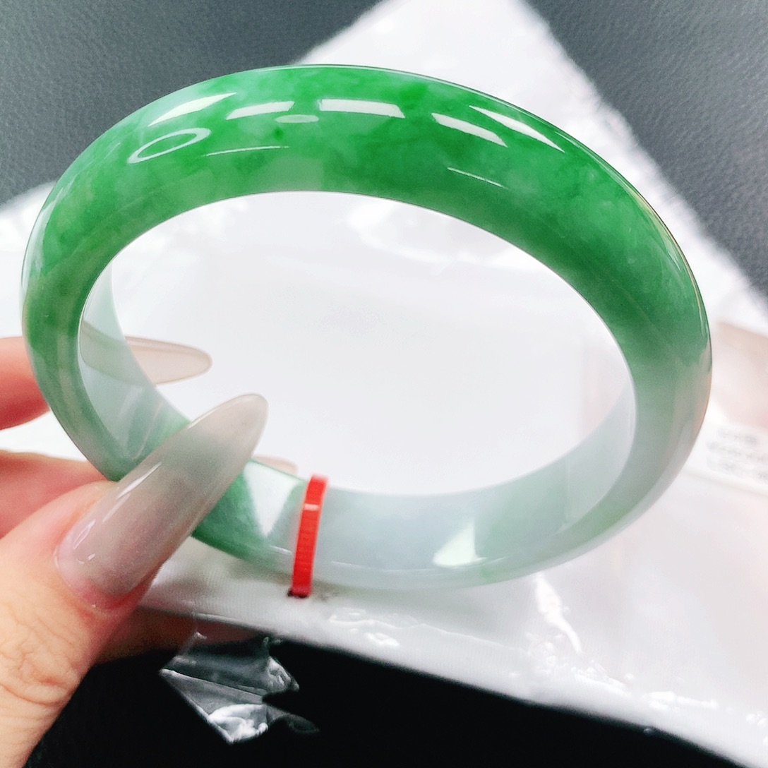 翡翠手镯未镶嵌59圈