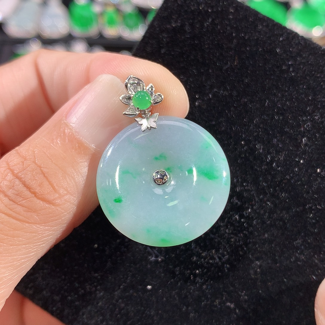 翡翠18K金镶嵌颈饰