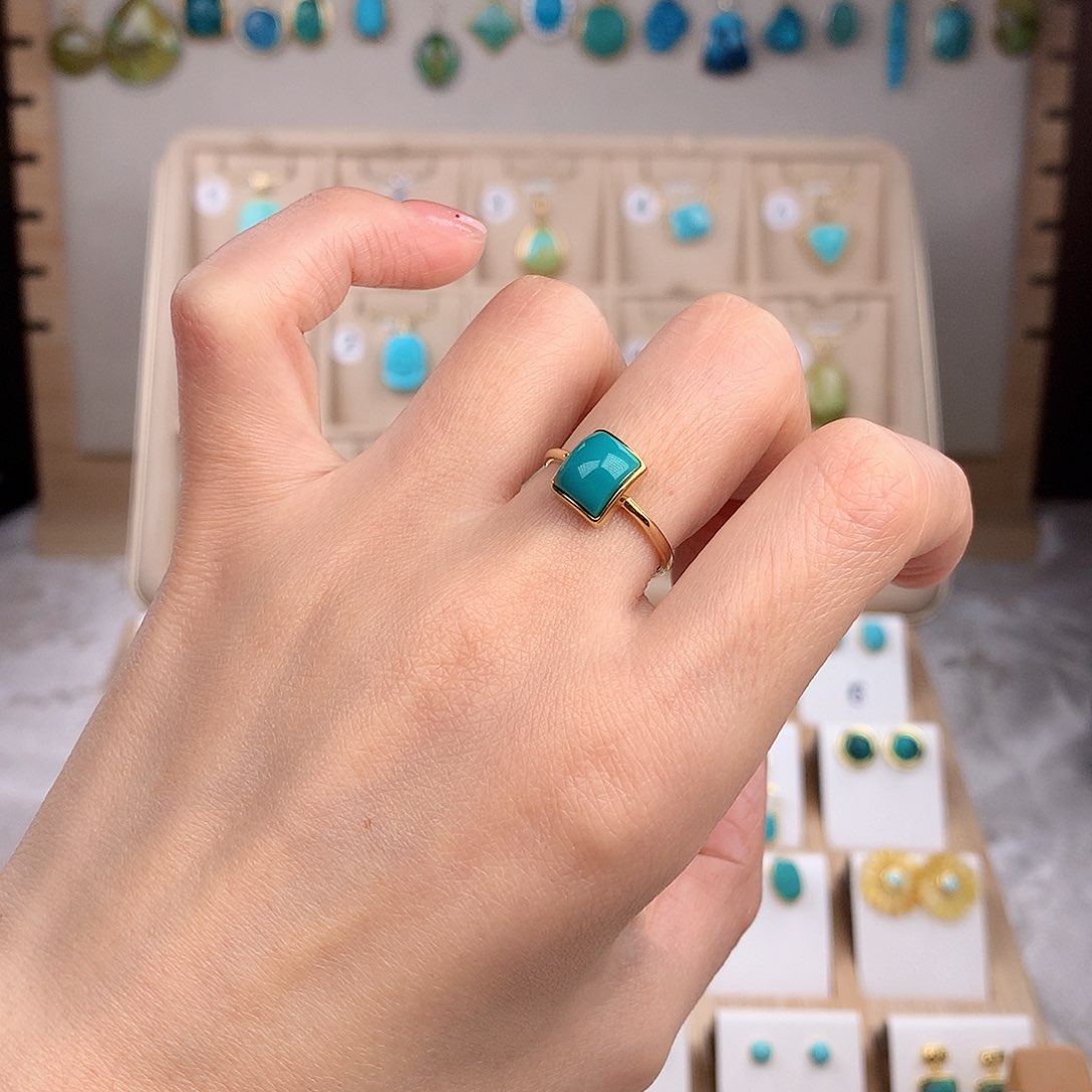 绿松石戒指18K金镶嵌