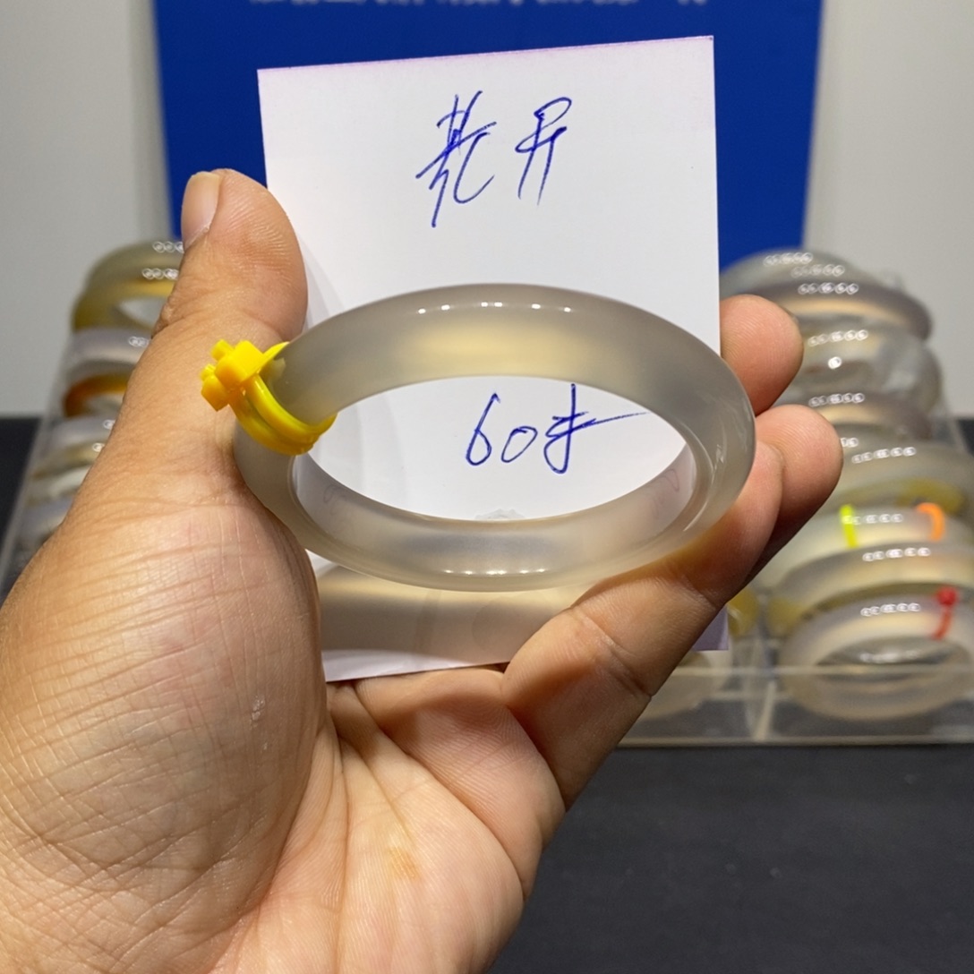 花***_玛瑙/玉髓未镶嵌手镯