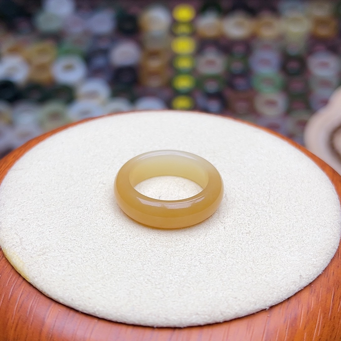 和田玉戒指未镶嵌16.9内径渐变糖