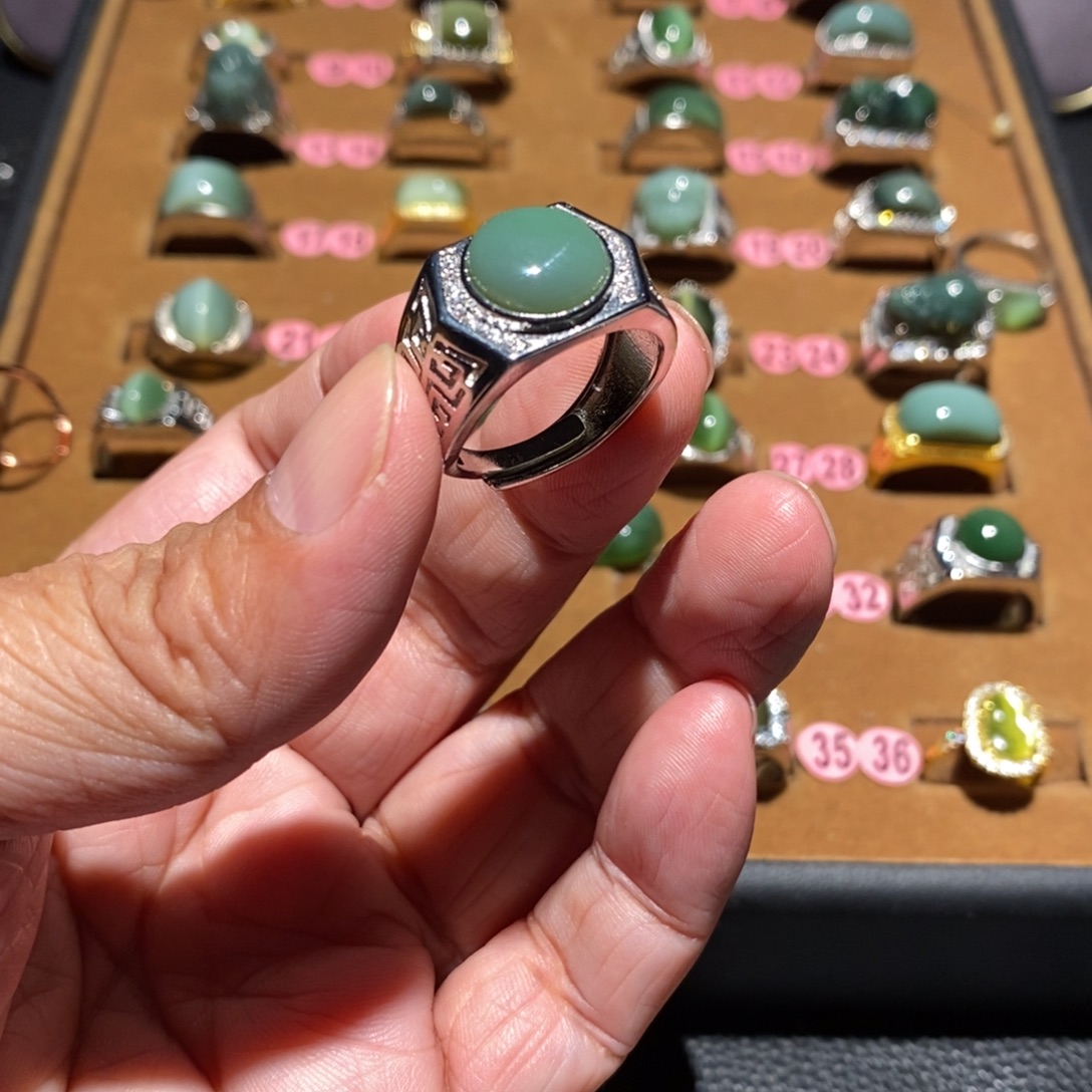 和田玉未镶嵌戒指