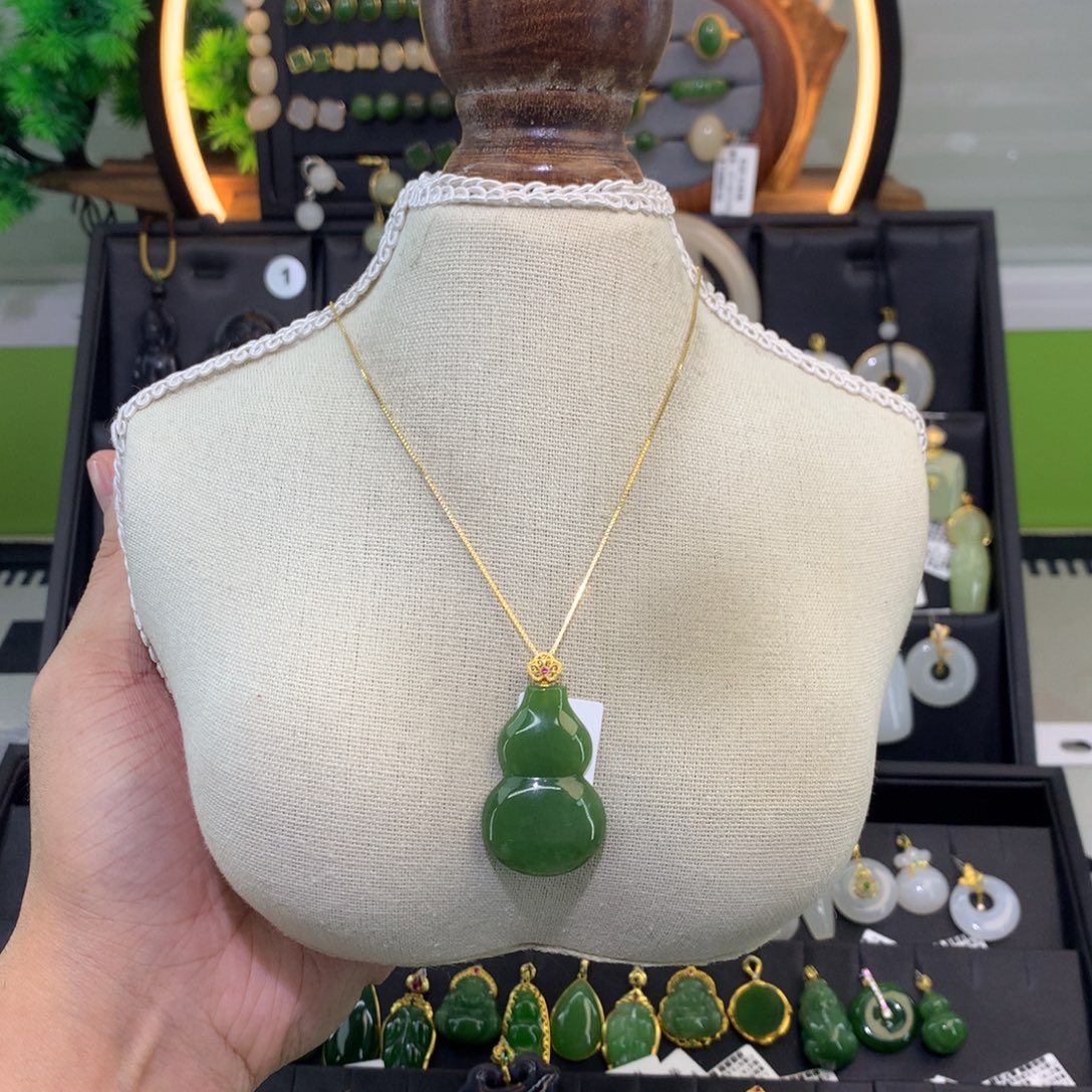 和田玉18K金镶嵌吊坠(赠链)