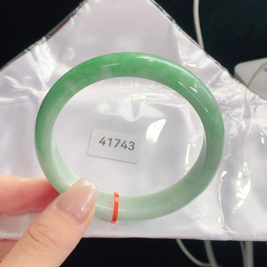 翡翠手镯未镶嵌天然翡翠手镯01