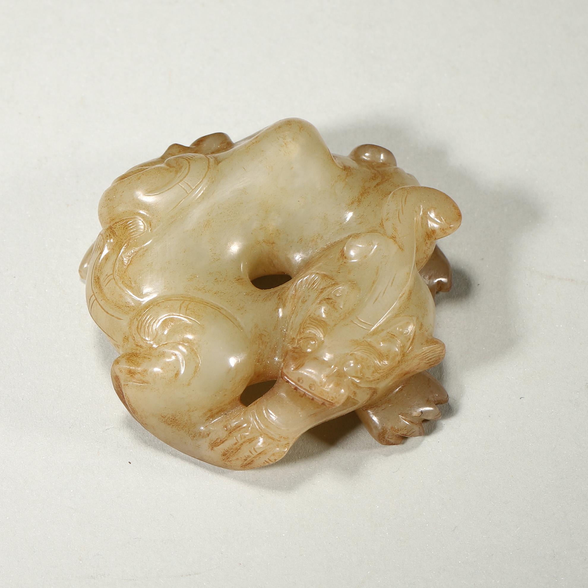 Lot19 明代 和田玉瑞兽