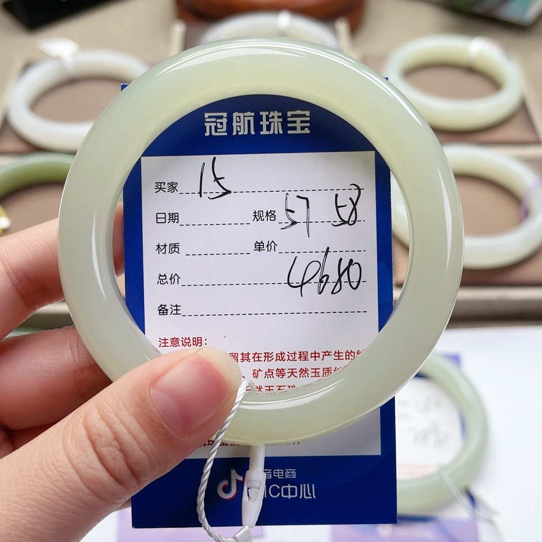 和田玉手镯未镶嵌