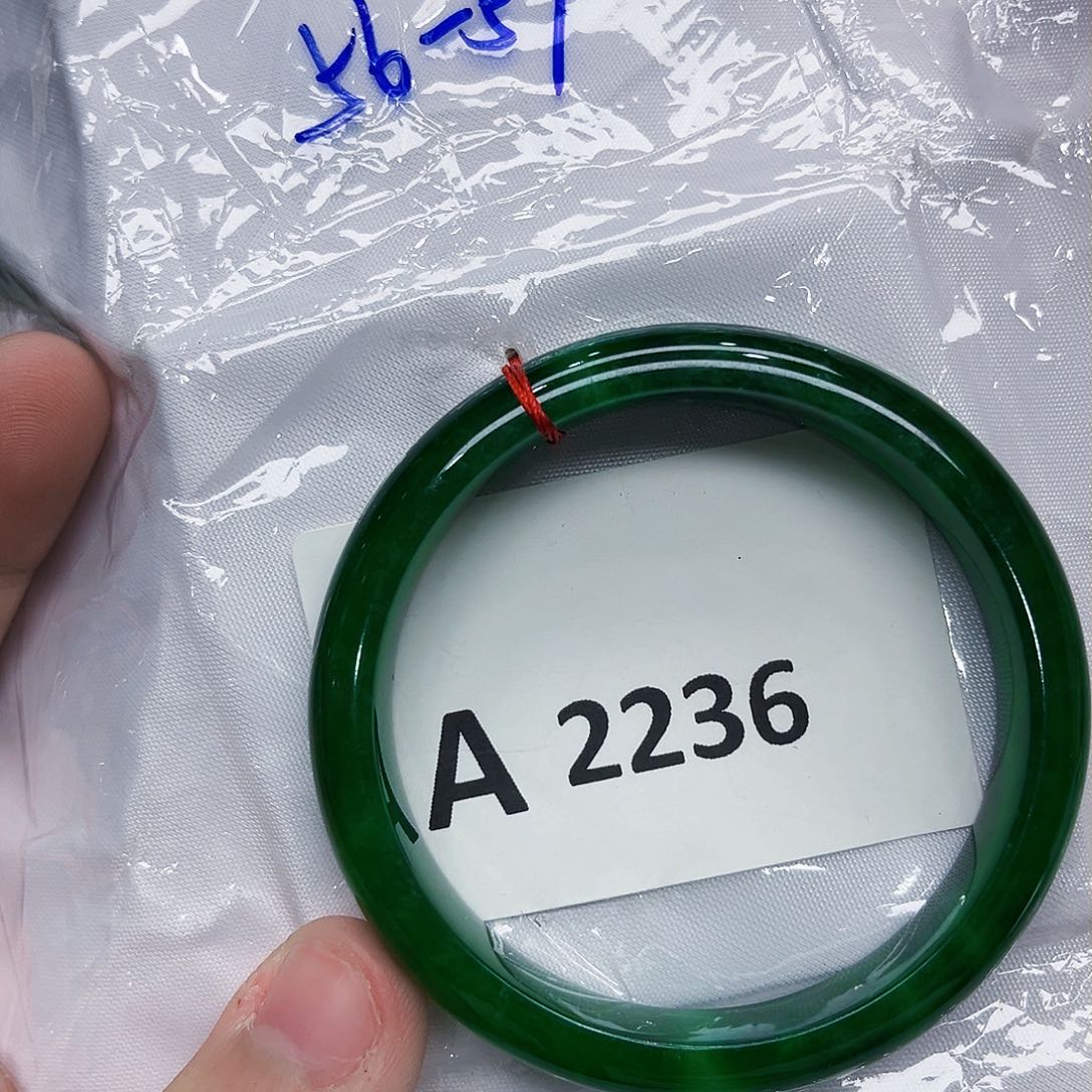 翡翠手镯未镶嵌多样性