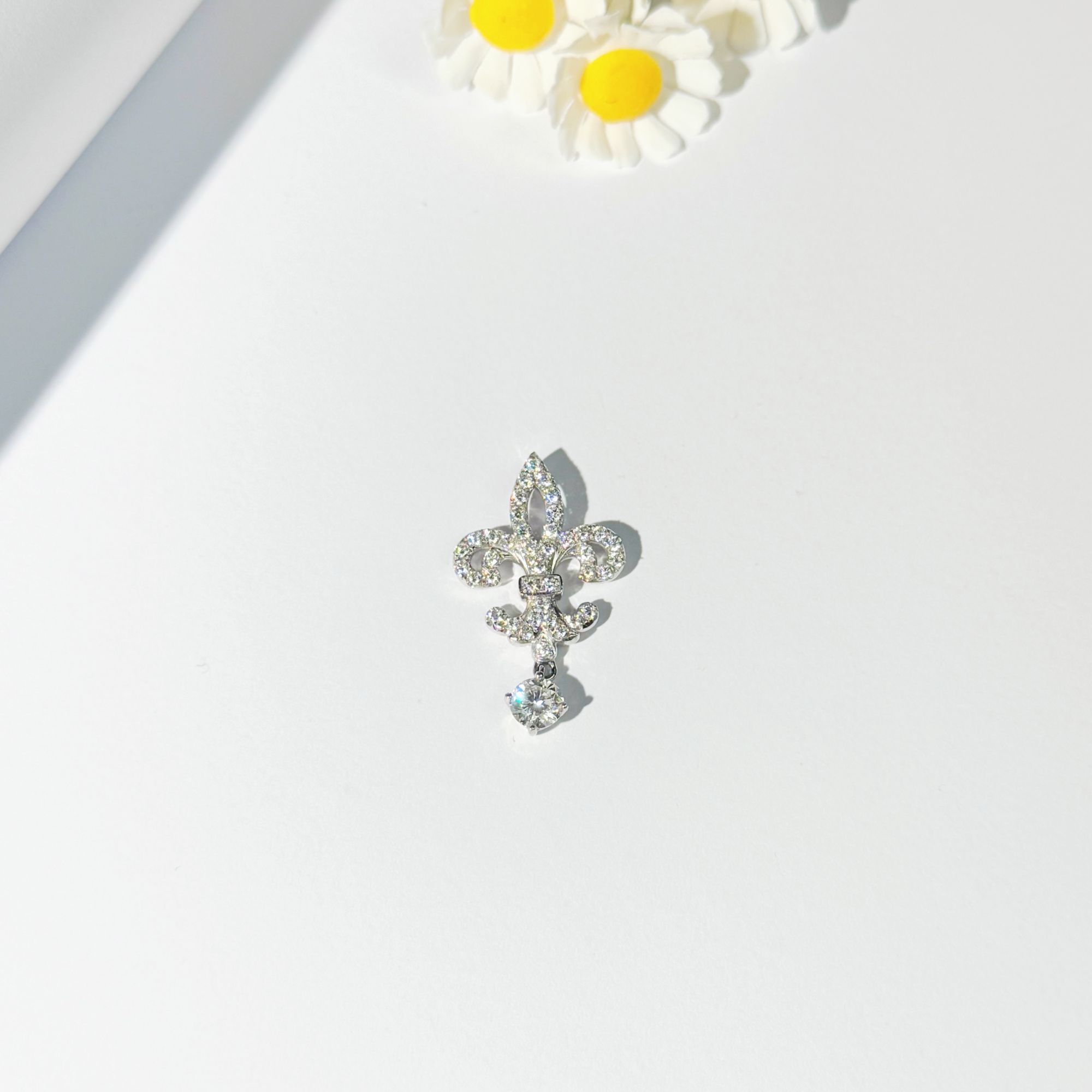 铂金pt950鸢尾花带滴流钻镶嵌镶钻气质吊坠