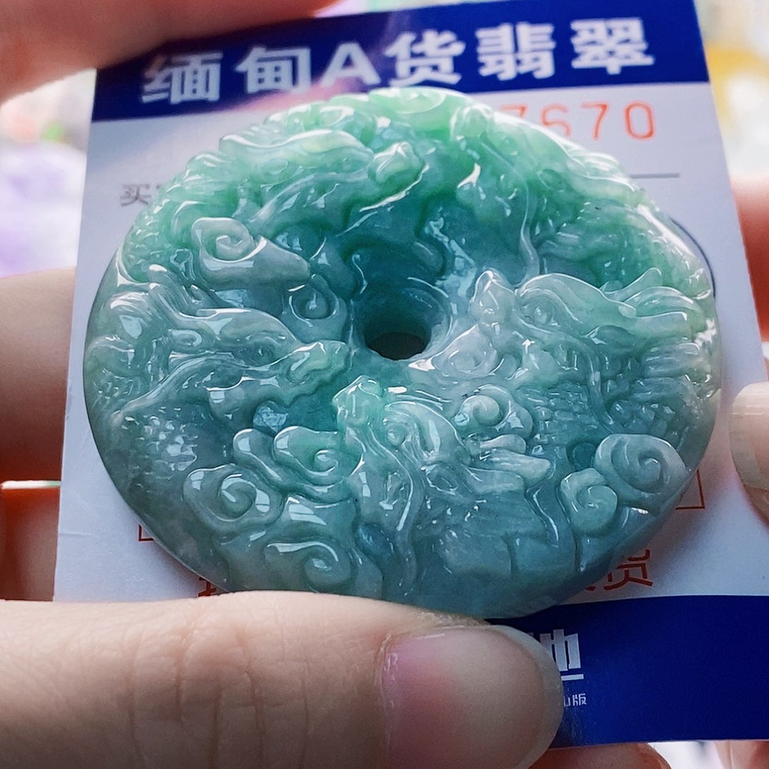 吊坠(不含链)未镶嵌翡翠