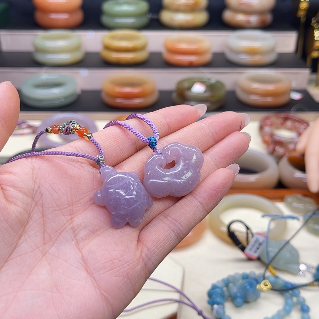 珏***石英岩玉未镶嵌手镯