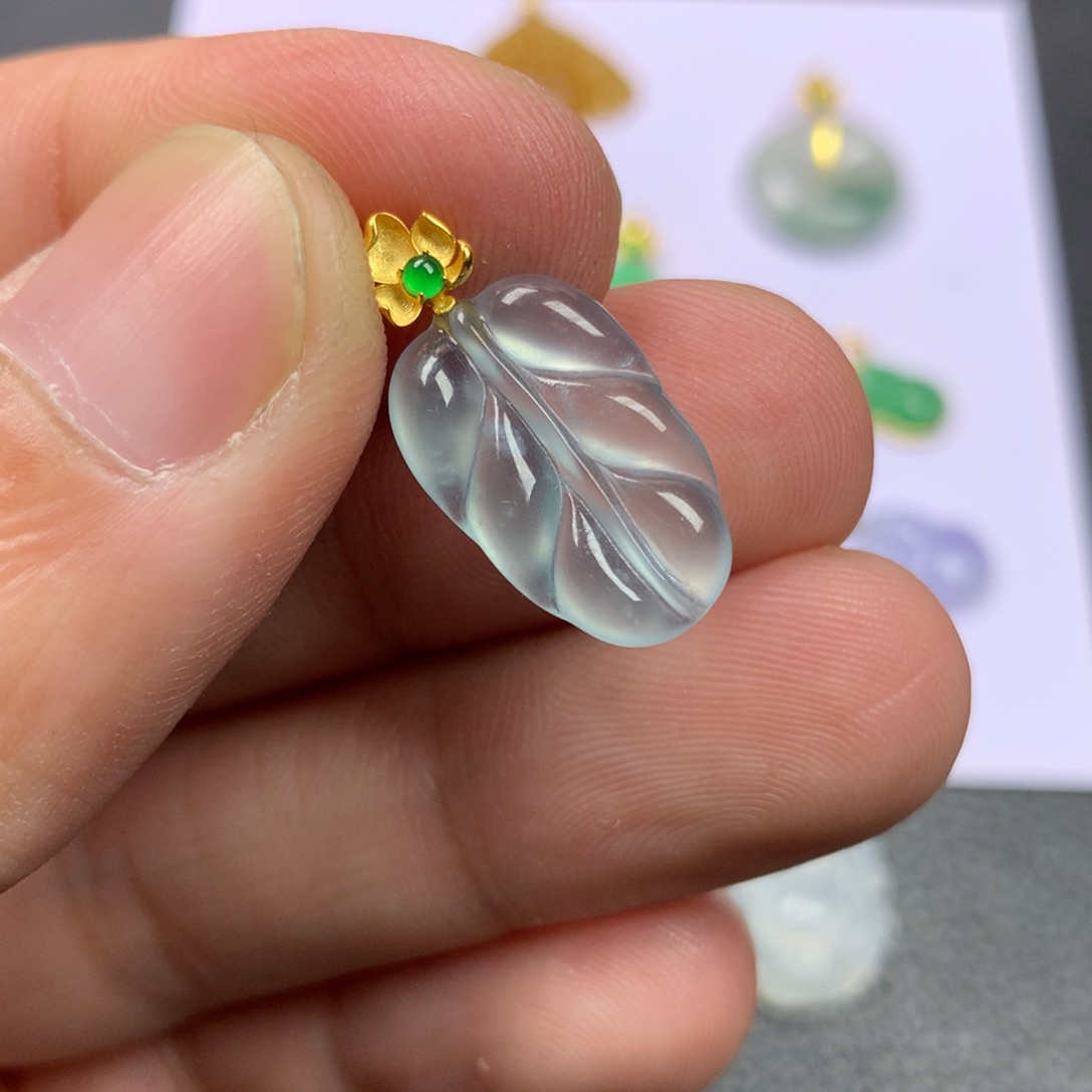 【闪购商品】颈饰18K金镶嵌翡翠翡翠