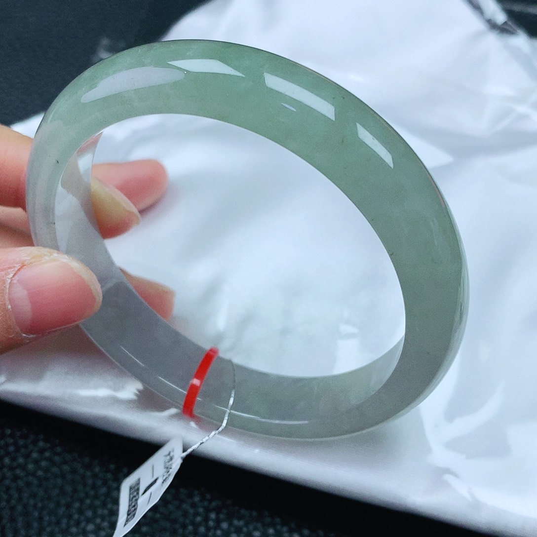 翡翠手镯未镶嵌59+圈